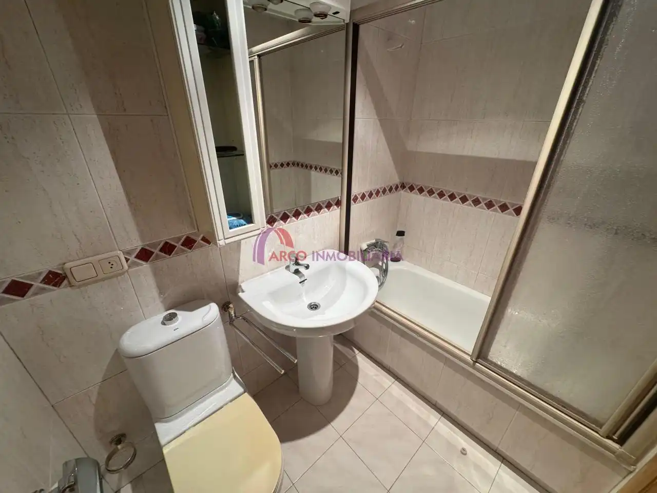 Baño de Casa o chalet en venta en Alfoz de Quintanadueñas con Calefacción, Jardín privado y Amueblado