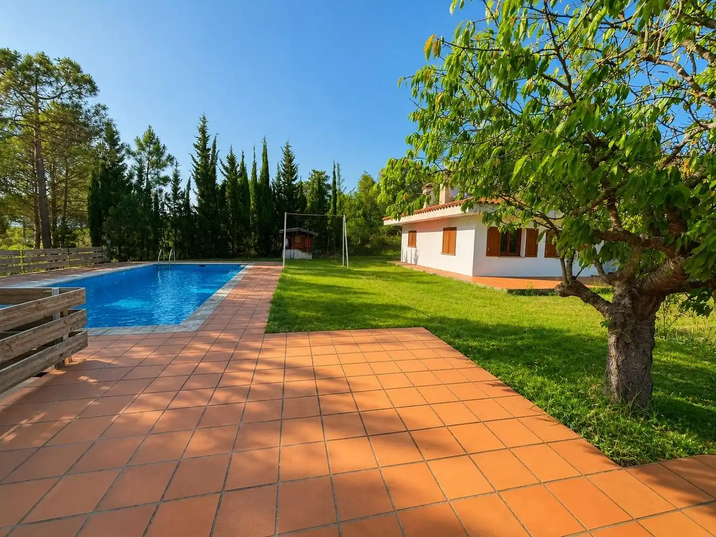 Vista exterior de Casa o xalet en venda en Llambilles amb Calefacció, Jardí privat i Piscina