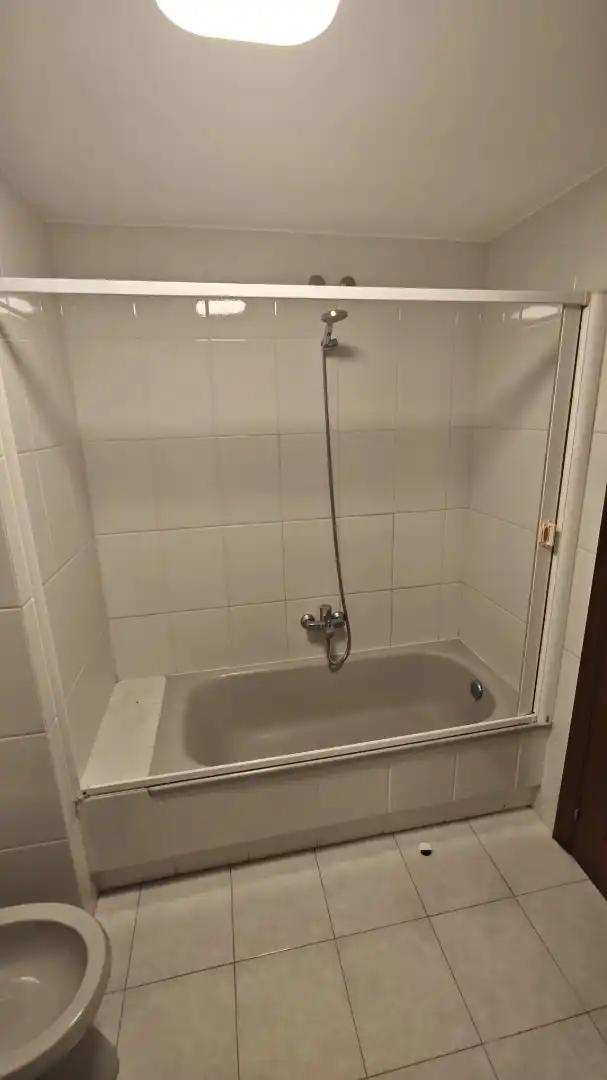Baño de Piso de alquiler en Culleredo con Jardín privado, Parquet y Amueblado