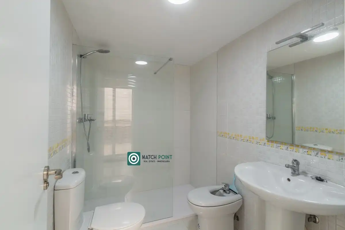 Badezimmer von Einfamilien-Reihenhaus zum Verkauf in Almuñécar