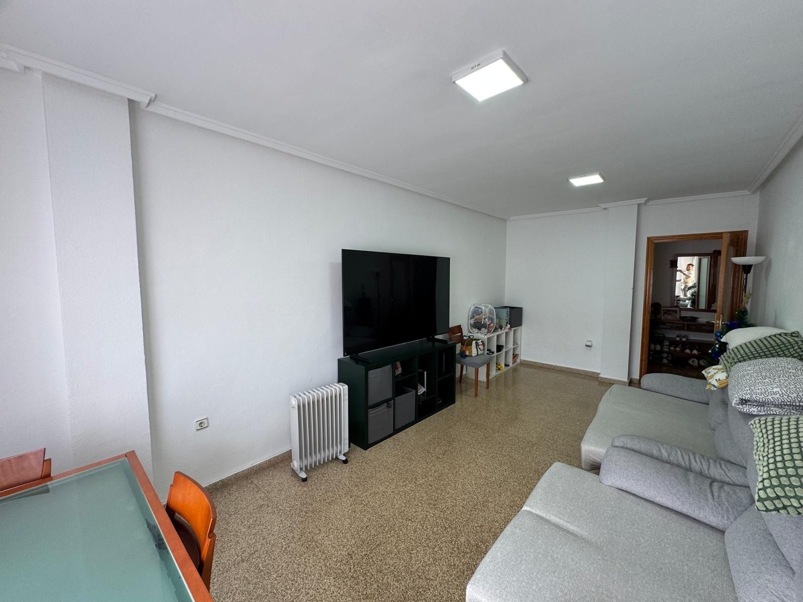 Sala d'estar de Pis de lloguer en Redován amb Moblat i Balcó