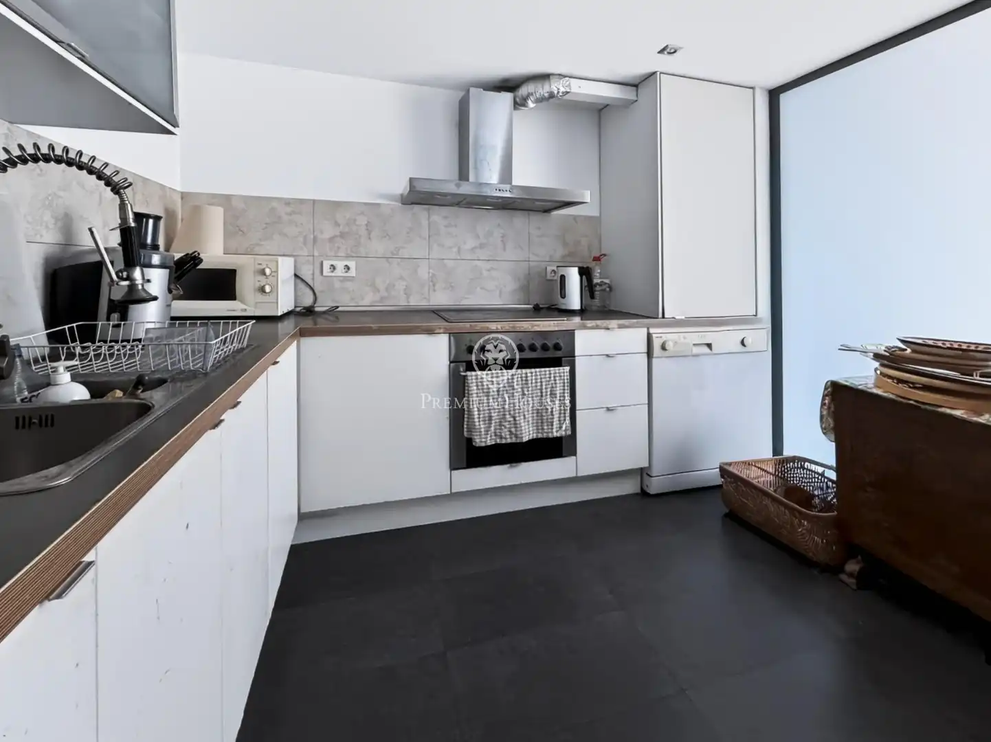 Küche von Wohnung zum Verkauf in Barcelona mit Klimaanlage