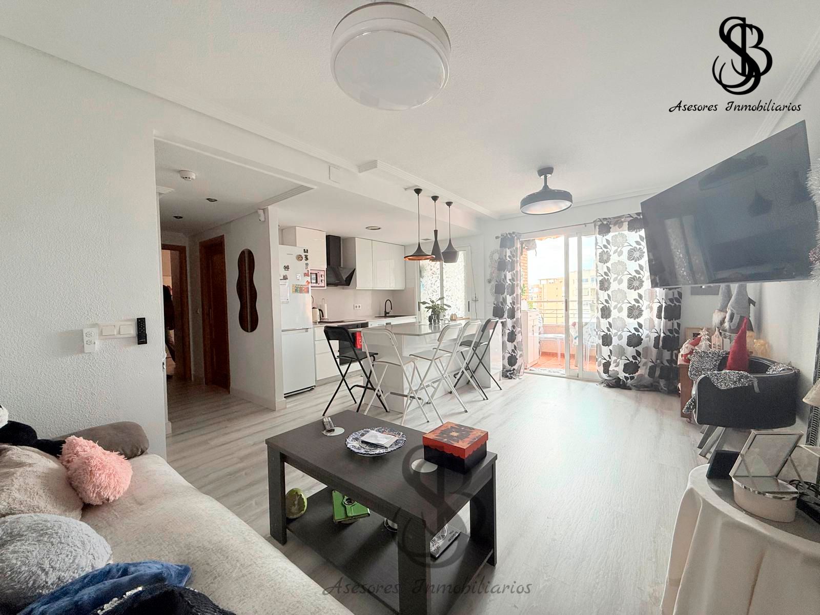 Vista exterior de Piso en venta en Alicante / Alacant con Parquet, Amueblado y Horno