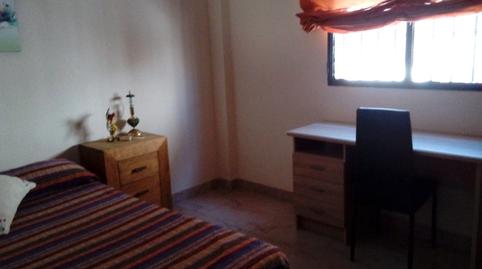 Foto 2 de Piso de alquiler en Calle Alfonso XII, Casco Histórico  - Ribera - San Basilio, Córdoba