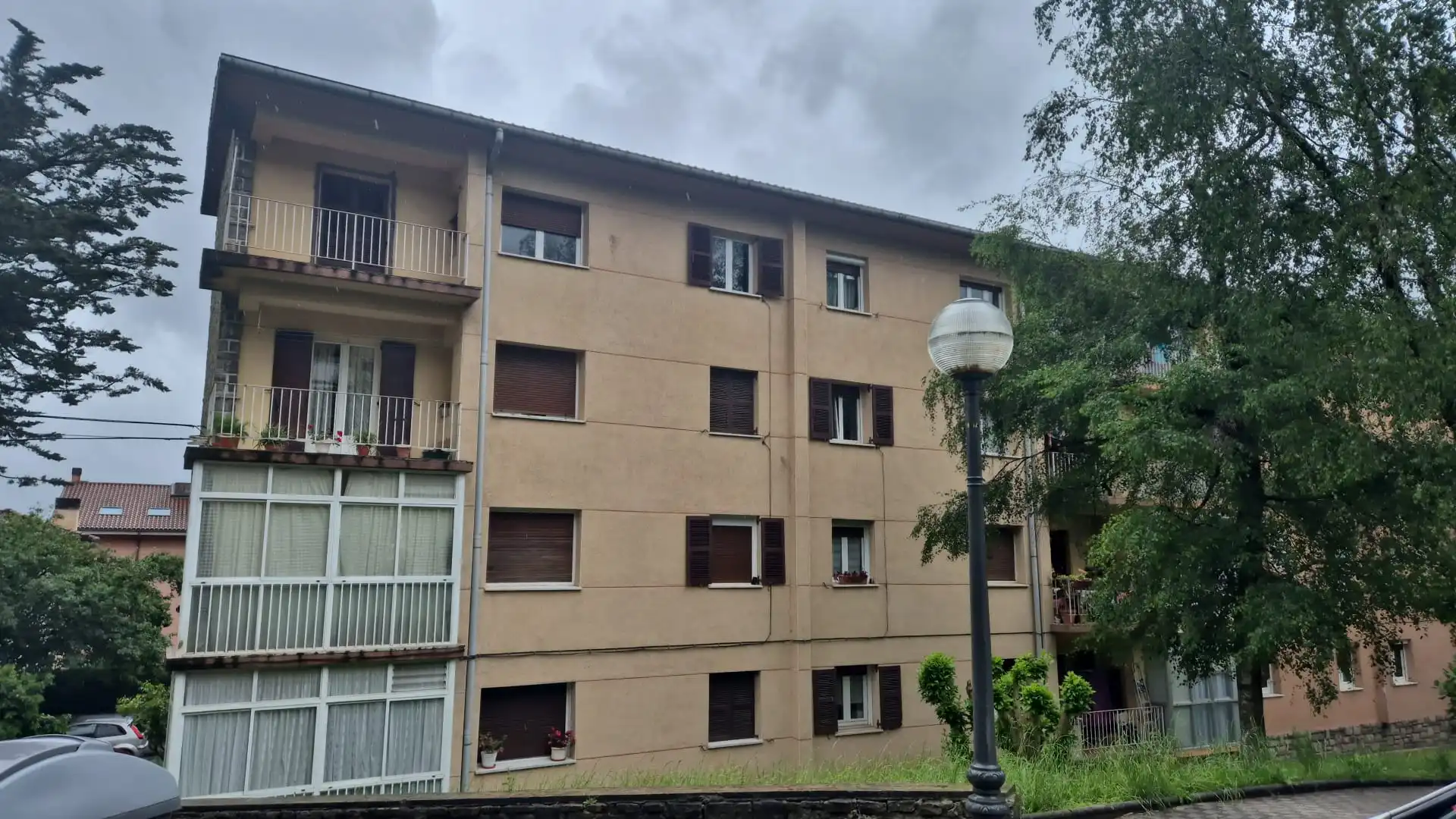 Vista exterior de Piso en venta en Irun  con Balcón
