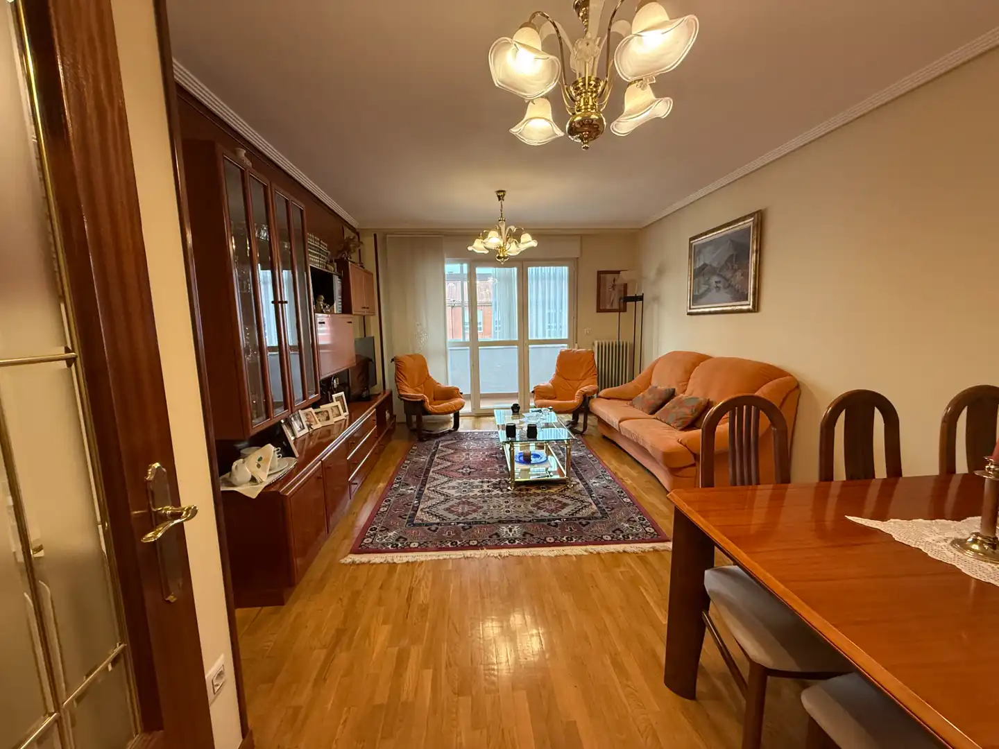 Sala d'estar de Pis en venda en León Capital  amb Calefacció, Parquet i Terrassa