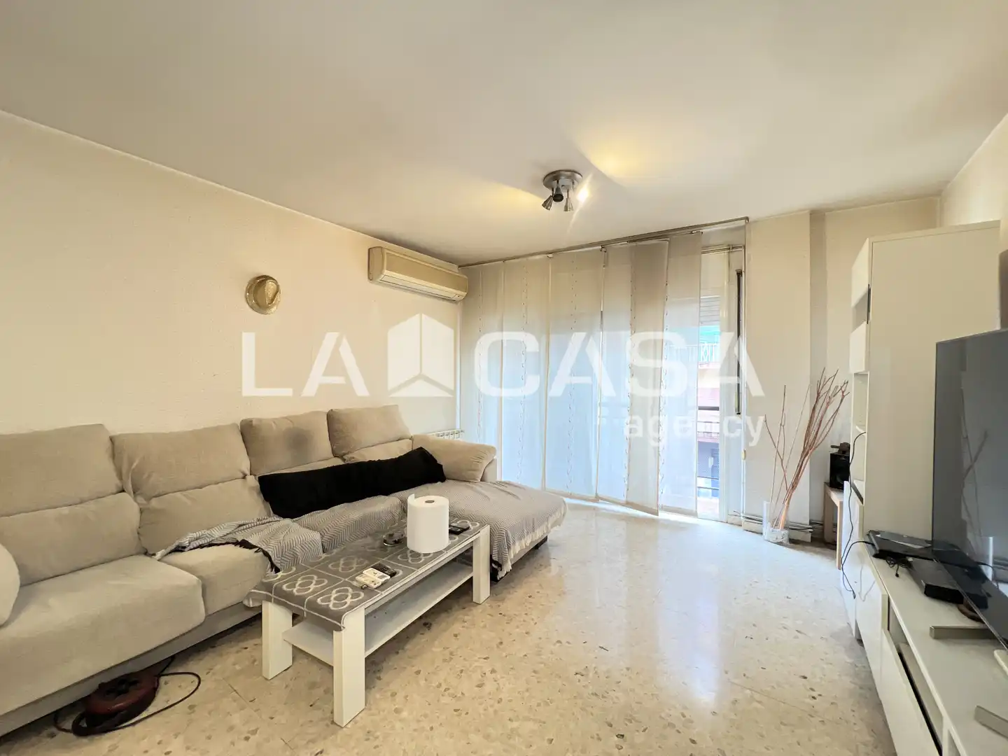 Living room of Flat for sale in Santa Coloma de Gramenet  with Balcony