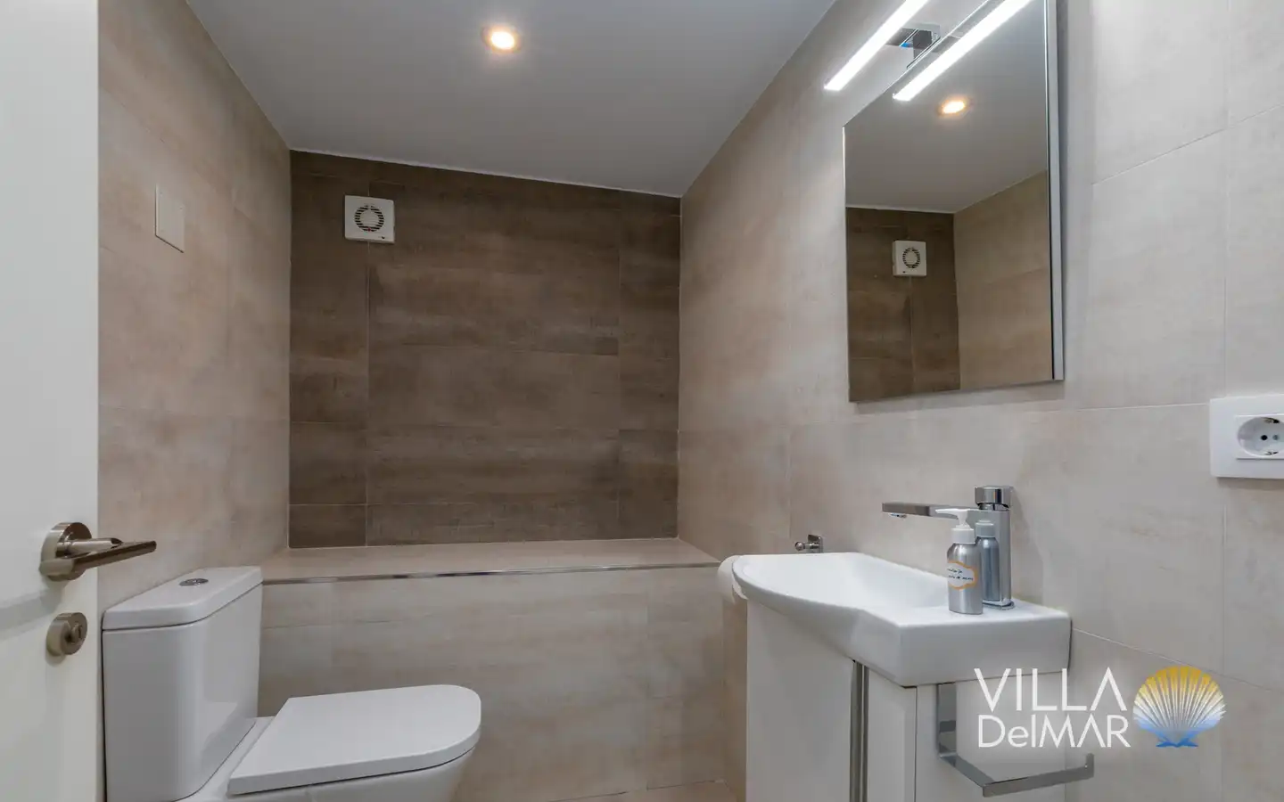 Bathroom of Houses for sale in Calpe / Calp  with Air Conditioner, Heating and Private garden