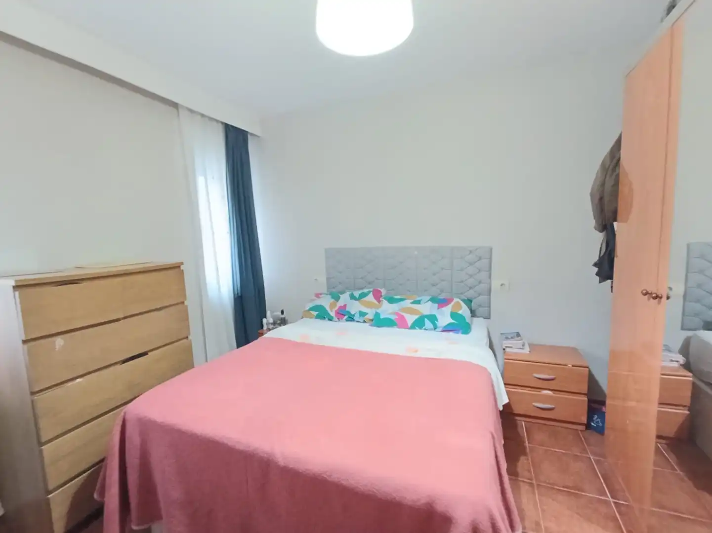 Dormitori de Pis en venda en Oviedo  amb Calefacció