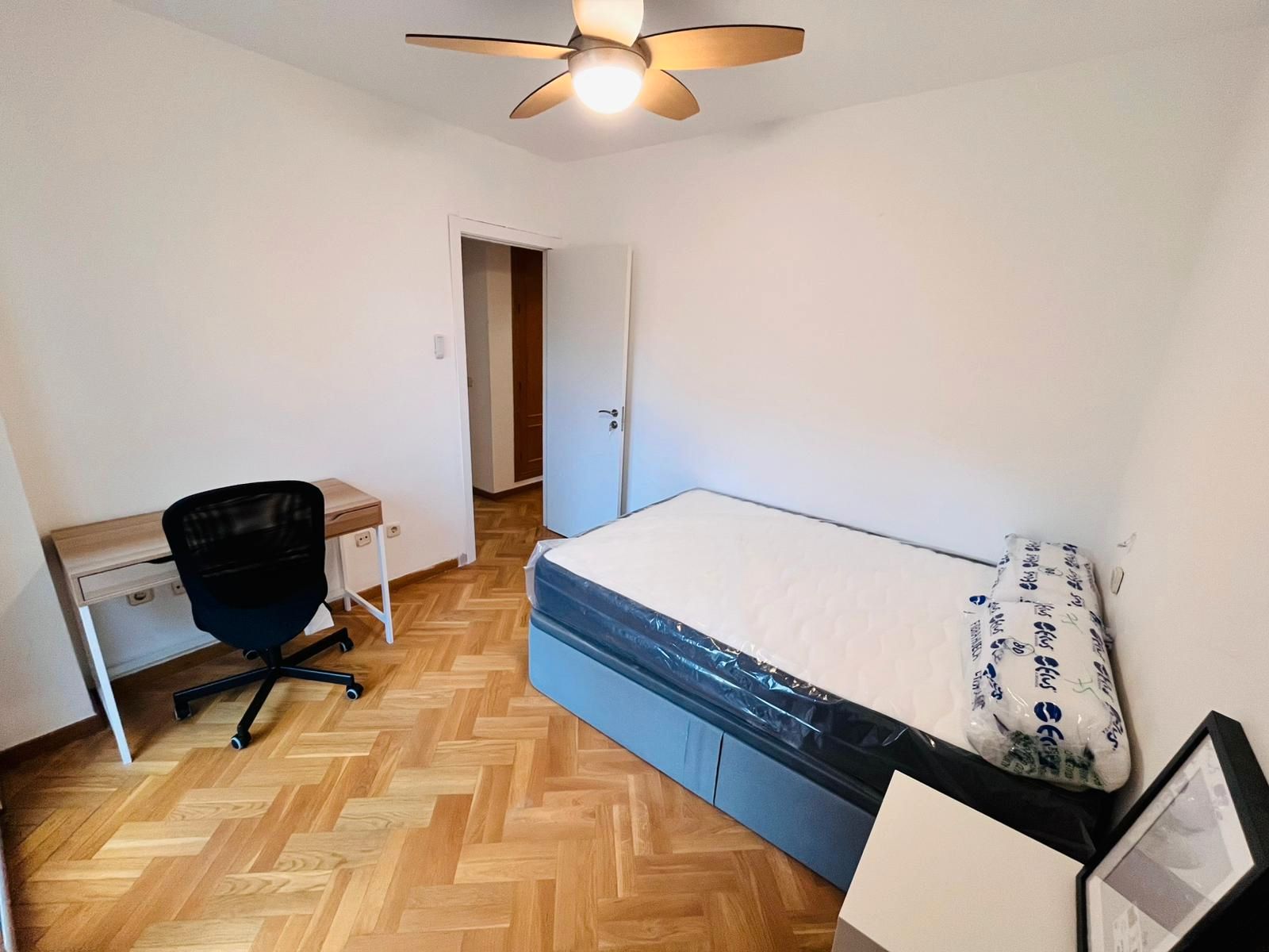 Bedroom of Flat to share in Majadahonda  with Heating, Terrace and Furnished