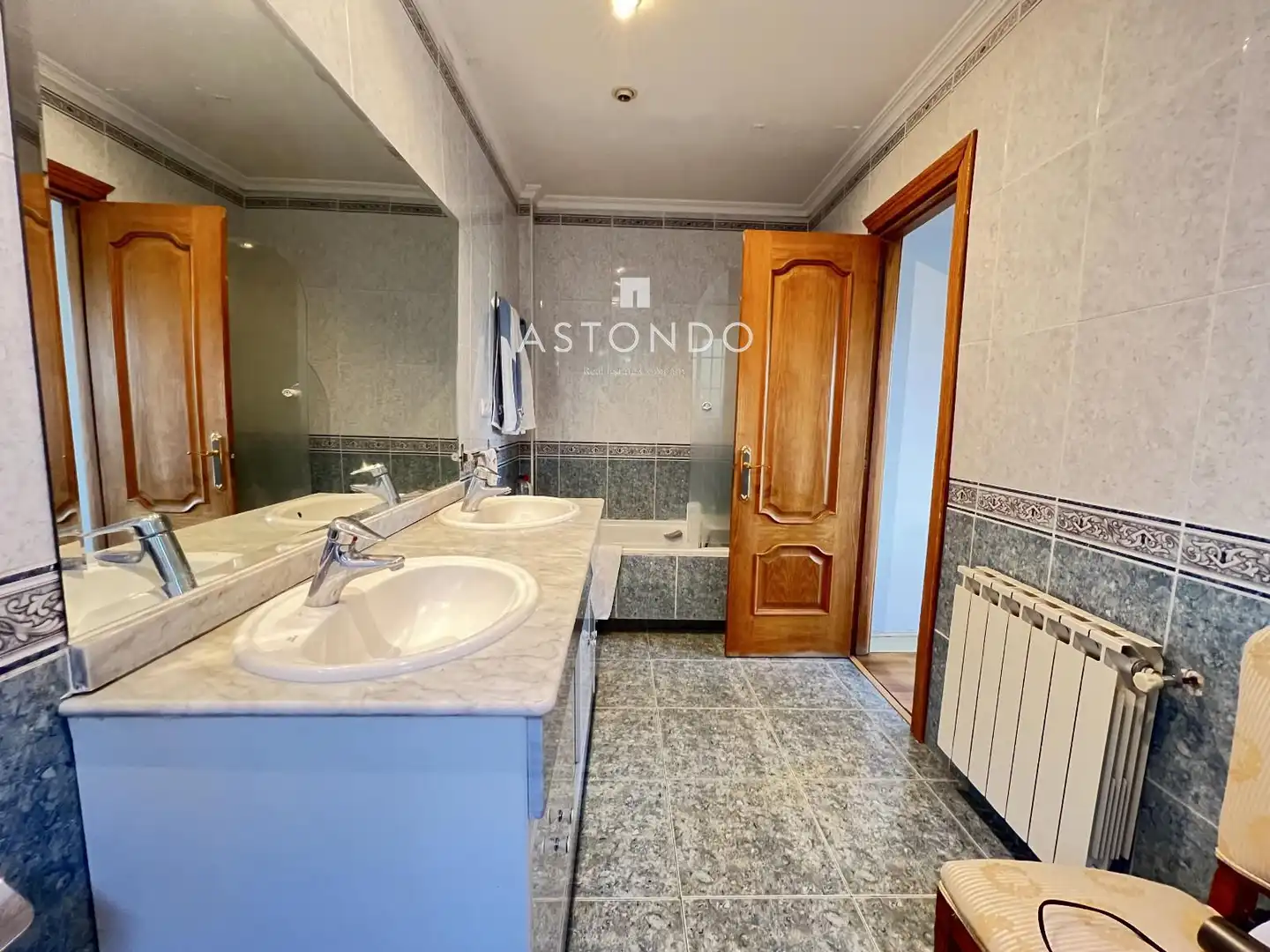 Baño de Casa o chalet de alquiler en Ciudalcampo con Calefacción, Jardín privado y Terraza