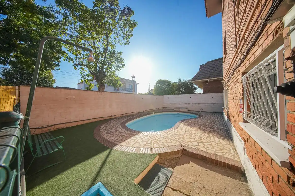 Piscina de Planta baja en venta en Alovera con Aire acondicionado, Calefacción y Jardín privado