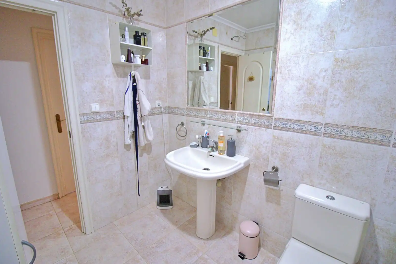 Badezimmer von Dachboden zur Miete in Elche / Elx mit Balkon