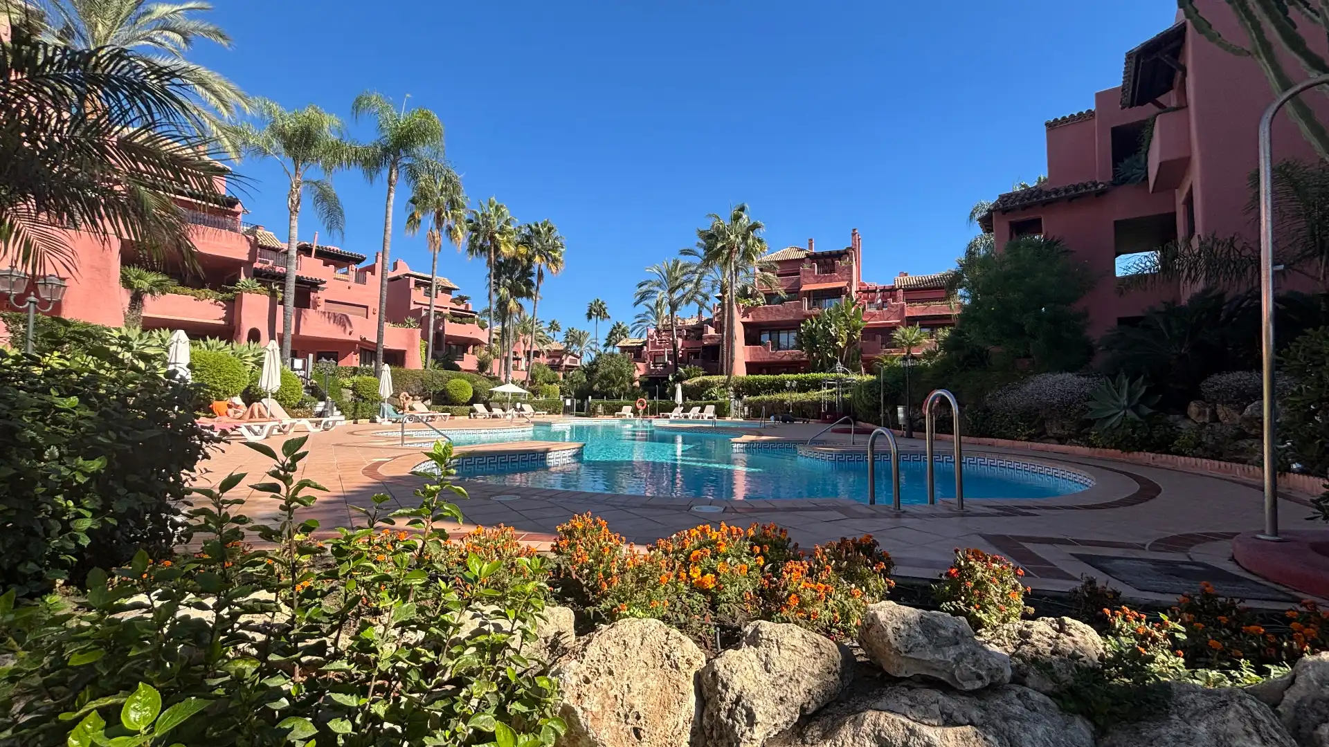 Exterior view of Flat for sale in Estepona  with Air Conditioner, Heating and Terrace