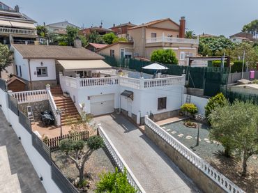 Xalet amb piscina en venda a Carrer de Joan Maragall