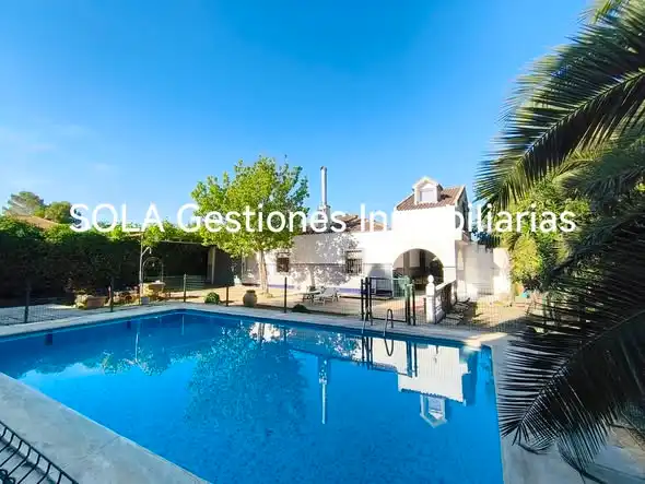 Xalet amb piscina en venda a Torreperogil