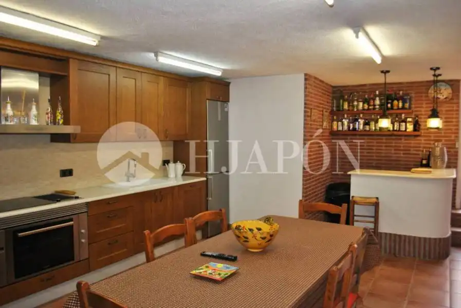 Cuina de Casa o xalet en venda en Alella amb Aire condicionat, Calefacció i Jardí privat