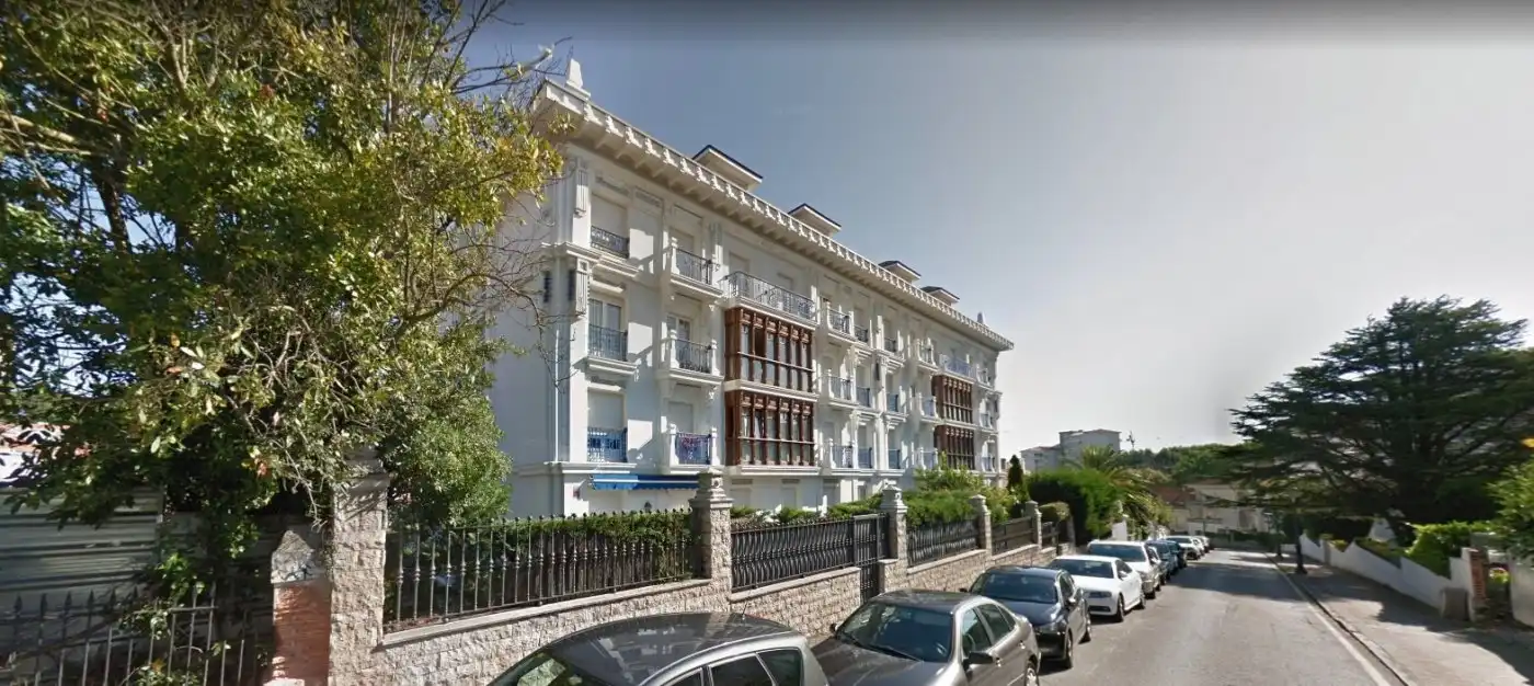 Außenansicht von Wohnung zur Miete in Santander mit Heizung, Privatgarten und Parkett