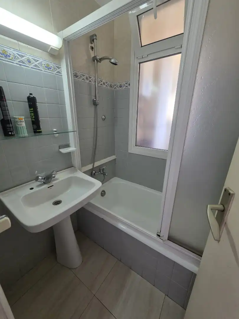 Bathroom of Flat for rent in Ferrol  with Furnished, Oven and Washing machine