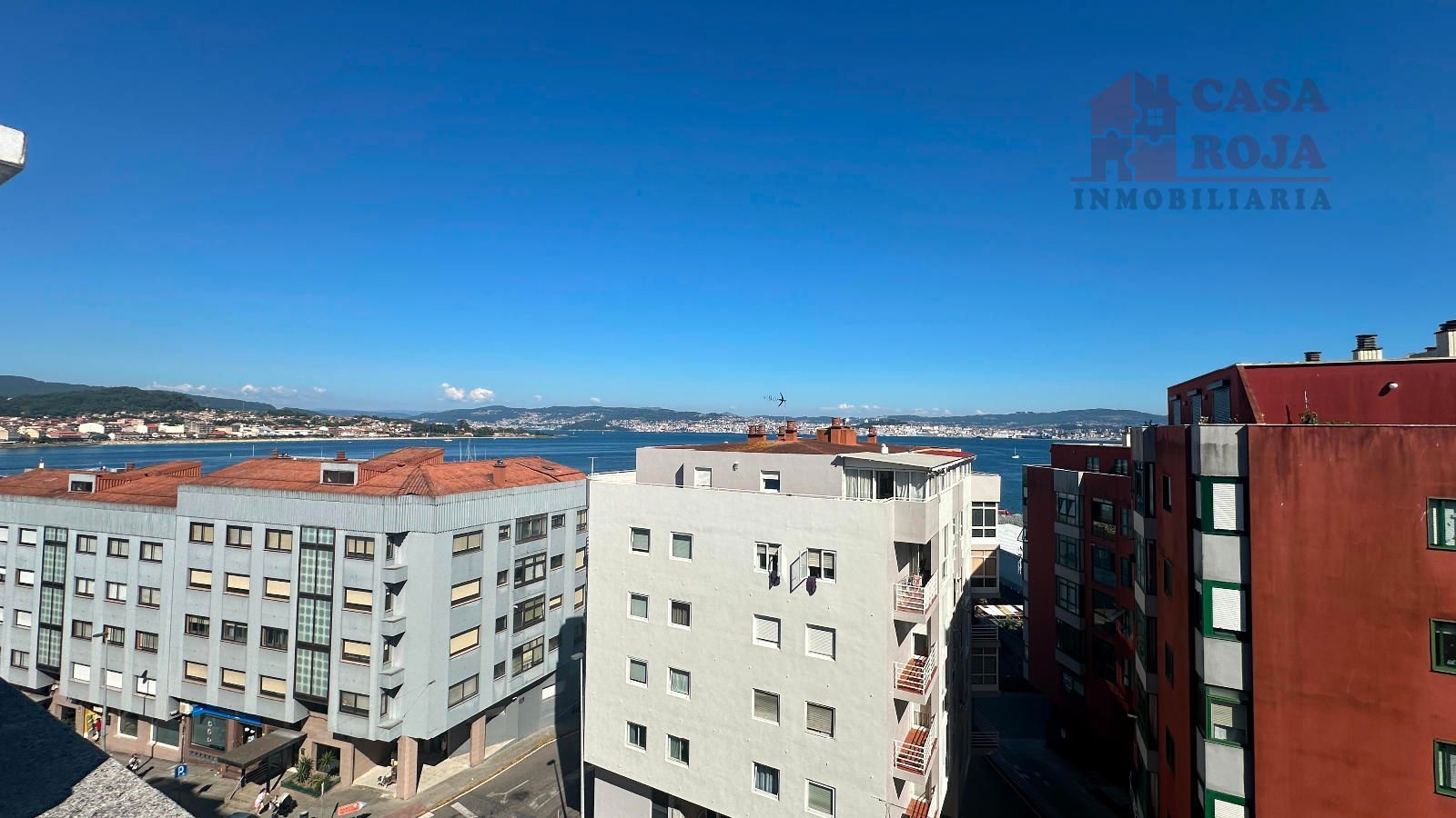Vista exterior de Àtic en venda en Cangas  amb Terrassa i Traster