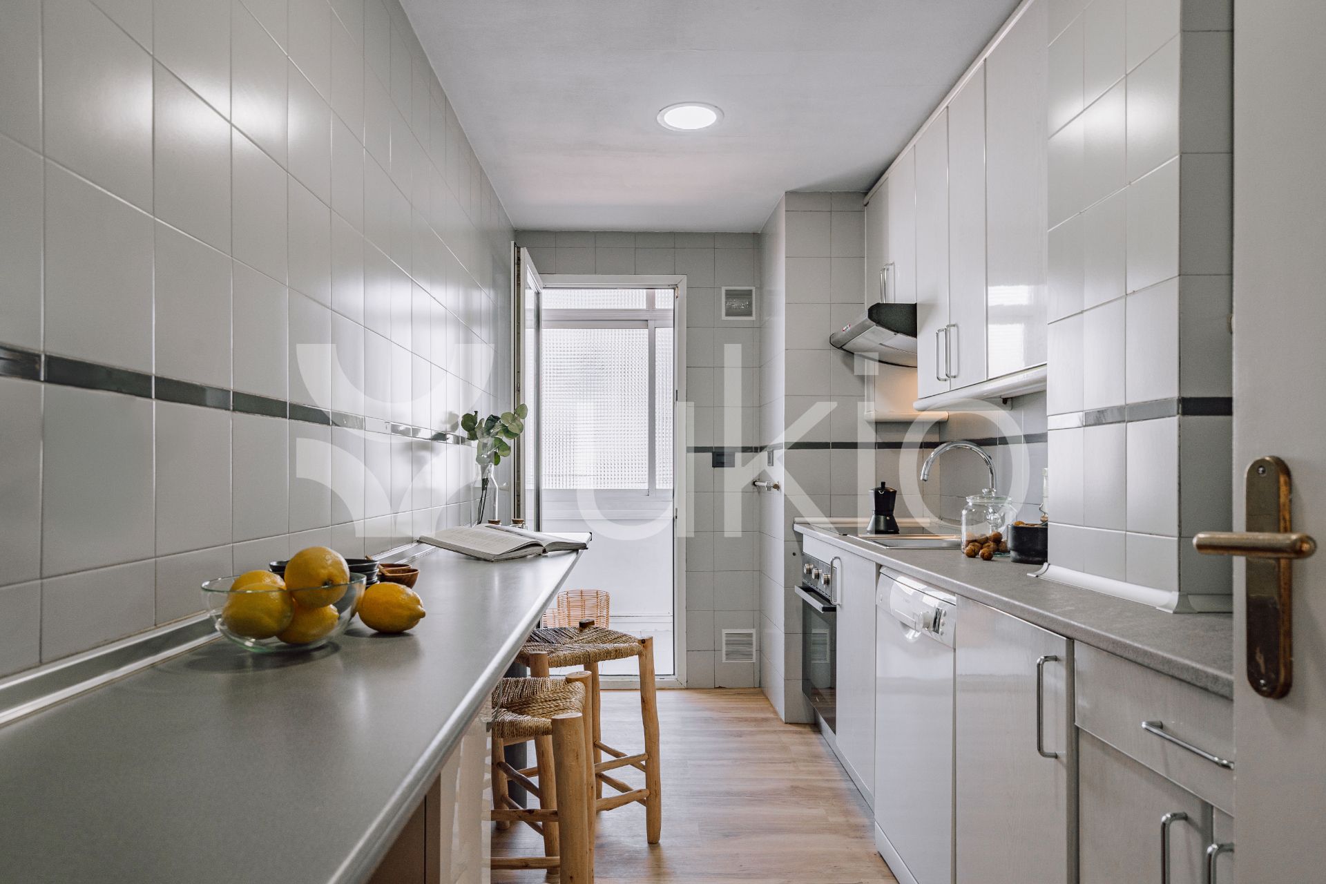 Cuina de Apartament de lloguer en  Madrid Capital amb Aire condicionat, Calefacció i Moblat