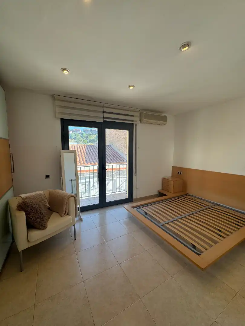 Dormitori de Dúplex de lloguer en Calella amb Aire condicionat, Calefacció i Terrassa