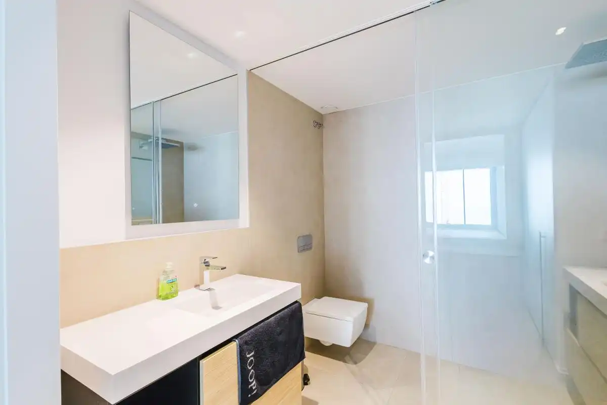 Badezimmer von Erdgeschoss zum Verkauf in Fuengirola mit Heizung, Terrasse und Abstellraum