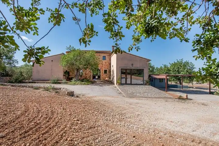 Vista exterior de Finca rústica en venda en Felanitx amb Aire condicionat, Jardí privat i Terrassa