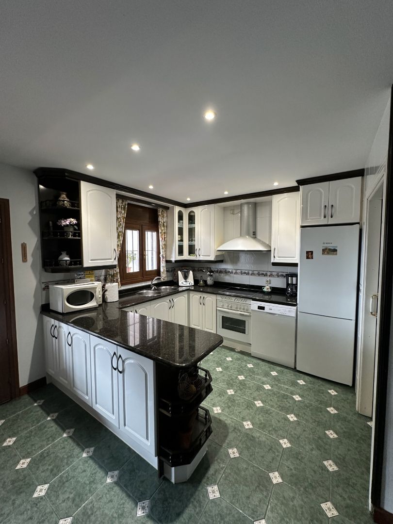 Kitchen of Single-family semi-detached for sale in Talavera de la Reina  with Heating, Parquet flooring and Terrace