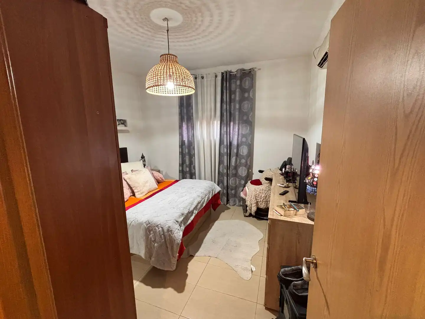 Schlafzimmer von Erdgeschoss zum Verkauf in Cornellà de Llobregat
