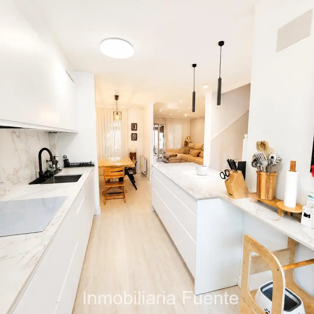 Küche von Einfamilien-Reihenhaus zum Verkauf in Muskiz mit Heizung, Privatgarten und Terrasse