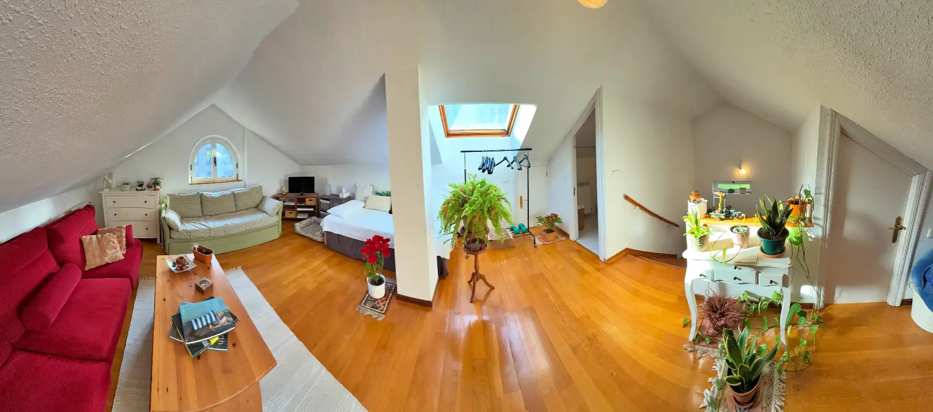 Dormitori de Casa o xalet en venda en Oviedo  amb Calefacció, Jardí privat i Parquet