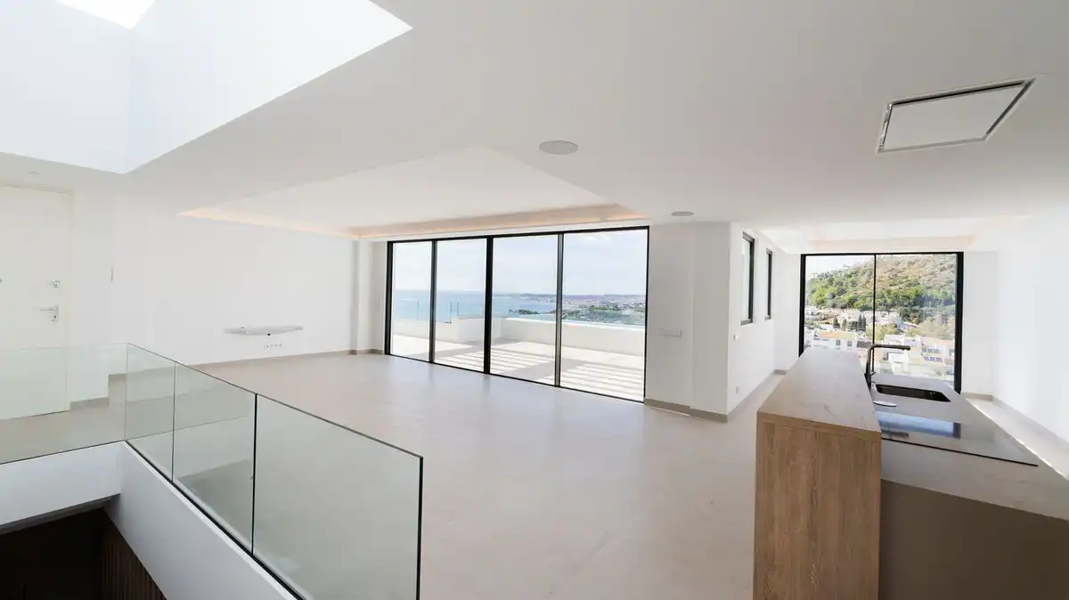 Wohnzimmer von Einfamilien-Reihenhaus zum Verkauf in Benalmádena mit Klimaanlage, Terrasse und Abstellraum