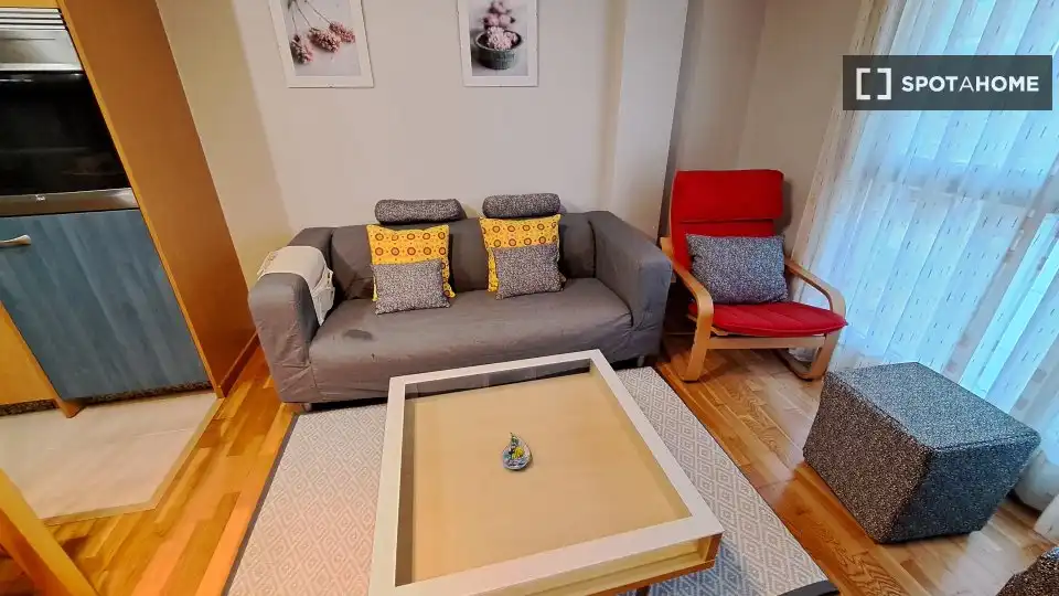 Sala d'estar de Apartament per a compartir en Vigo  amb Aire condicionat, Terrassa i Moblat