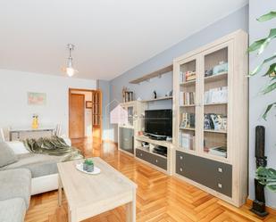 Sala d'estar de Pis en venda en Vigo  amb Jardí privat i Traster