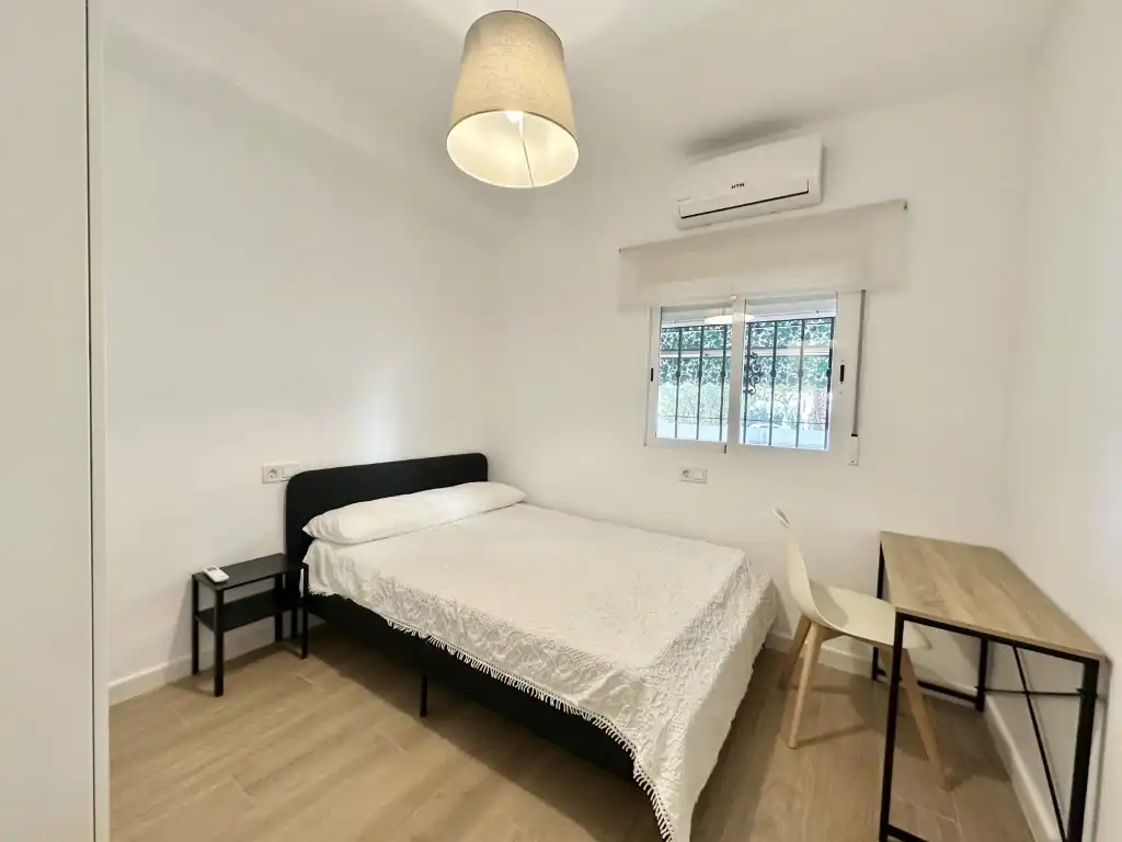 Bedroom of Flat for share in Córdoba