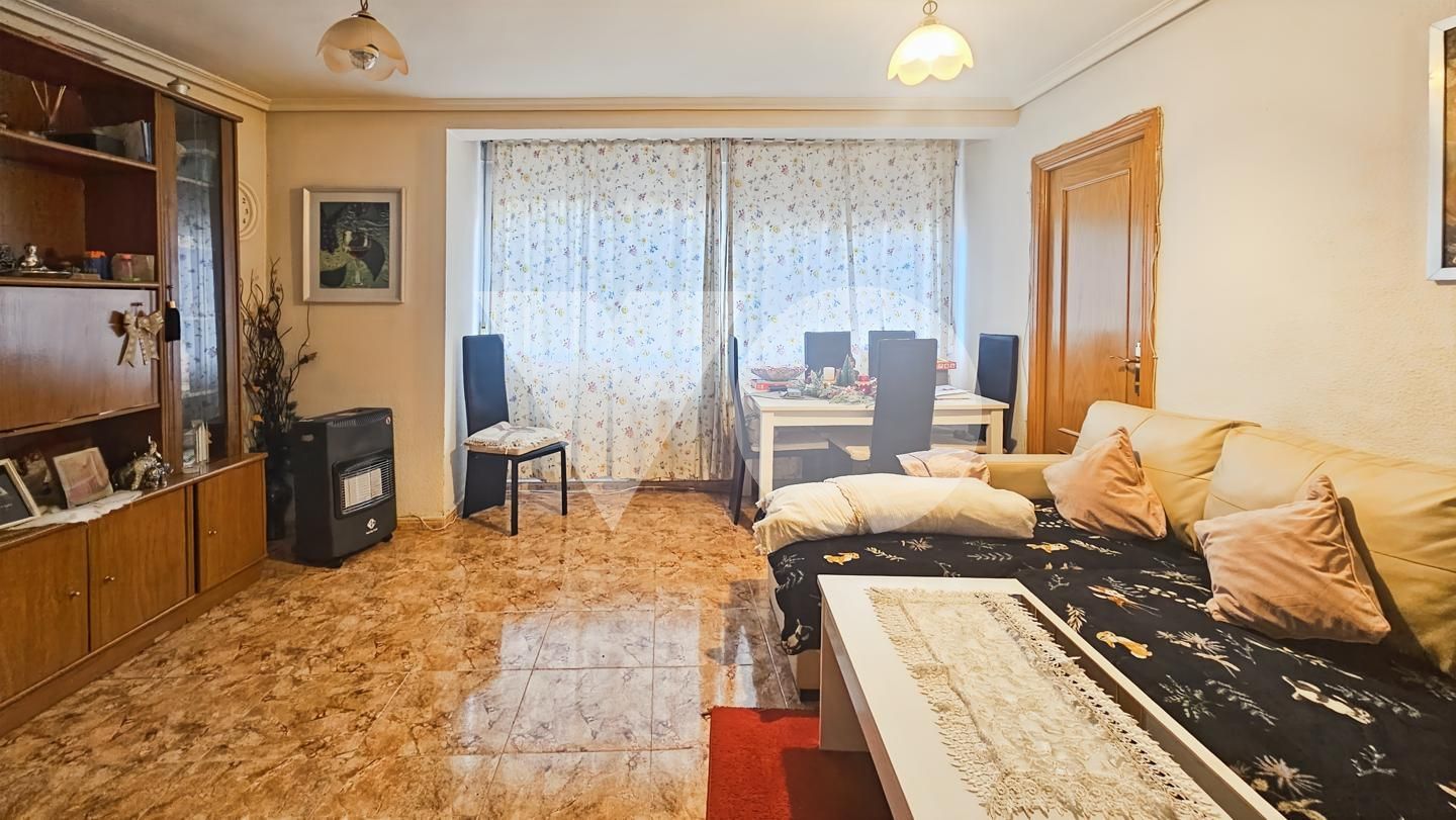 Sala d'estar de Planta baixa en venda en  Madrid Capital amb Calefacció