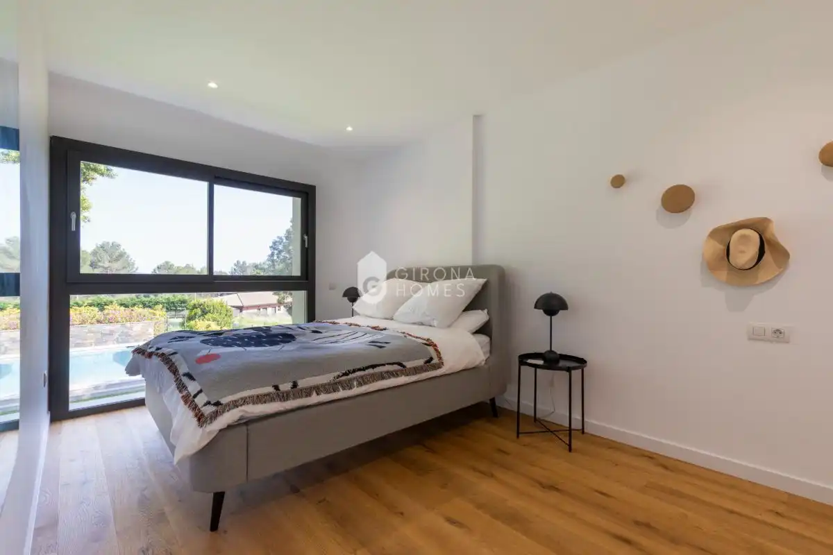 Habitación de Casa o chalet en venta en Sant Julià de Ramis con Aire acondicionado, Calefacción y Jardín privado