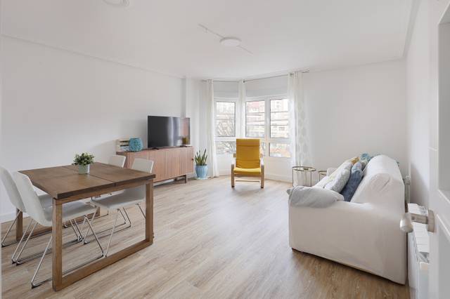 Piso en Venta en Gijón - CL ELEUTERIO QUINTANILLA, 14 en Llano