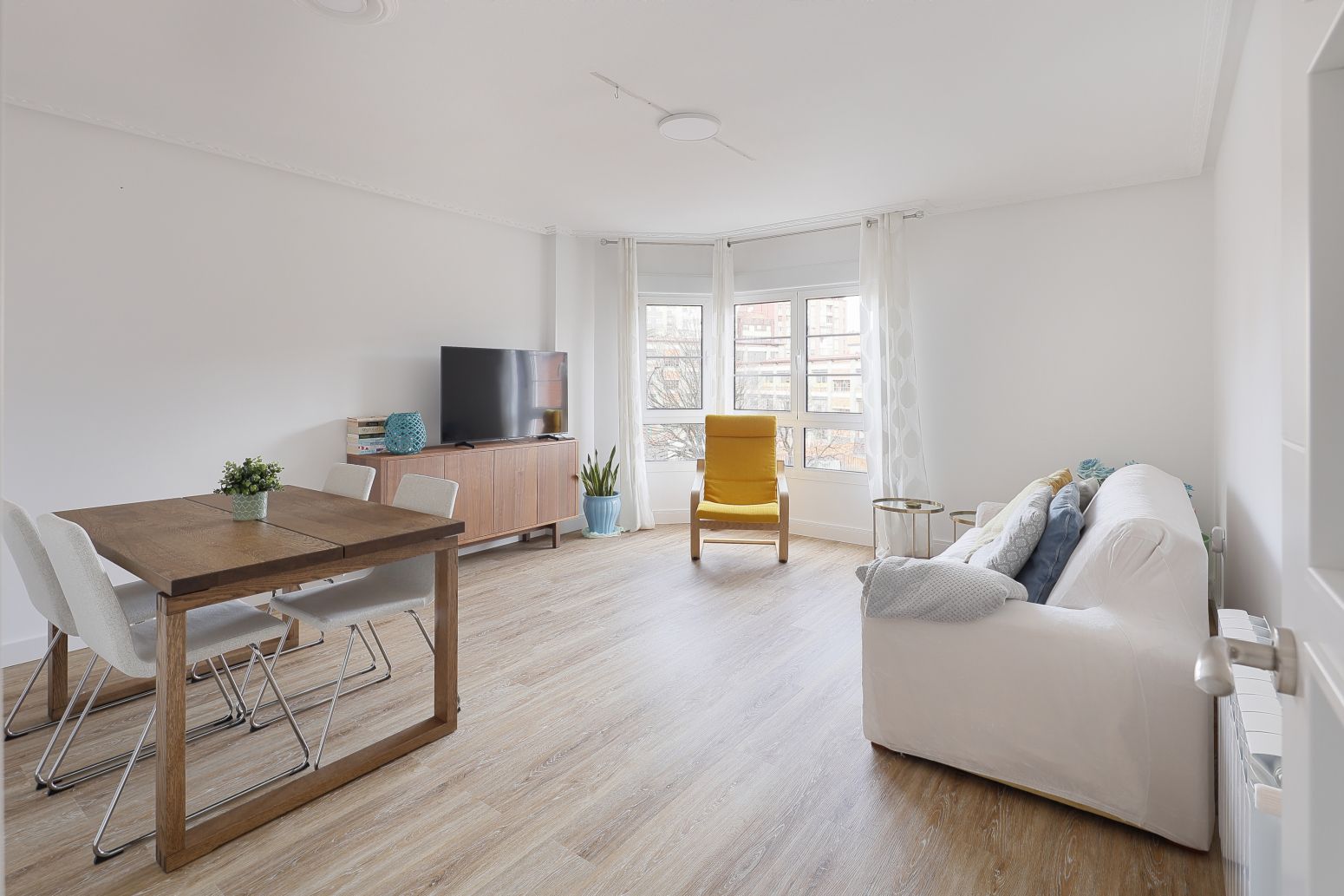 Sala d'estar de Pis en venda en Gijón  amb Calefacció i Moblat