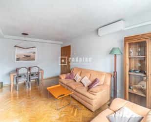 Living room of Flat for sale in Alcorcón  with Air Conditioner, Heating and Parquet flooring