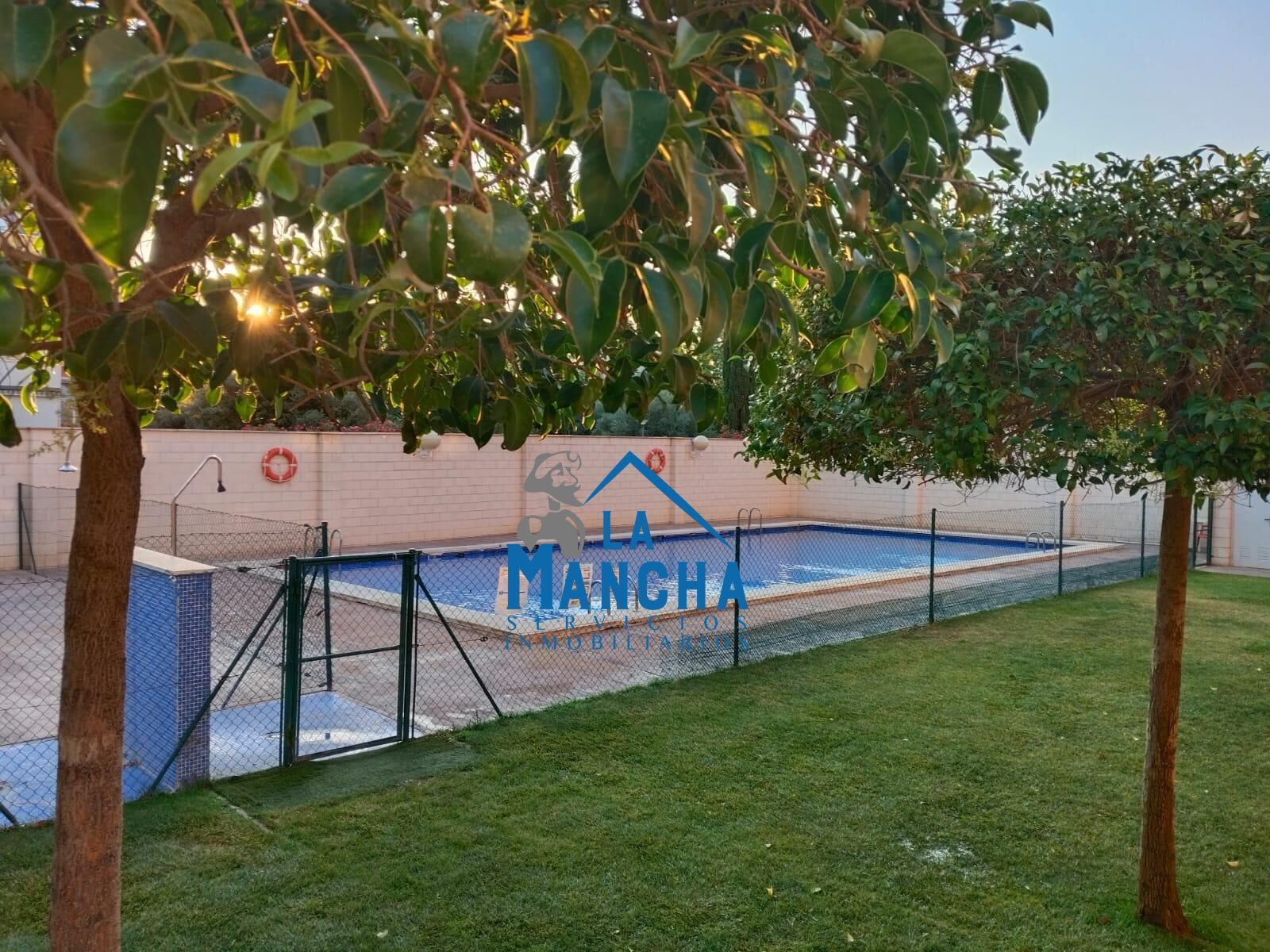 Piscina de Pis en venda en  Albacete Capital amb Aire condicionat, Calefacció i Traster