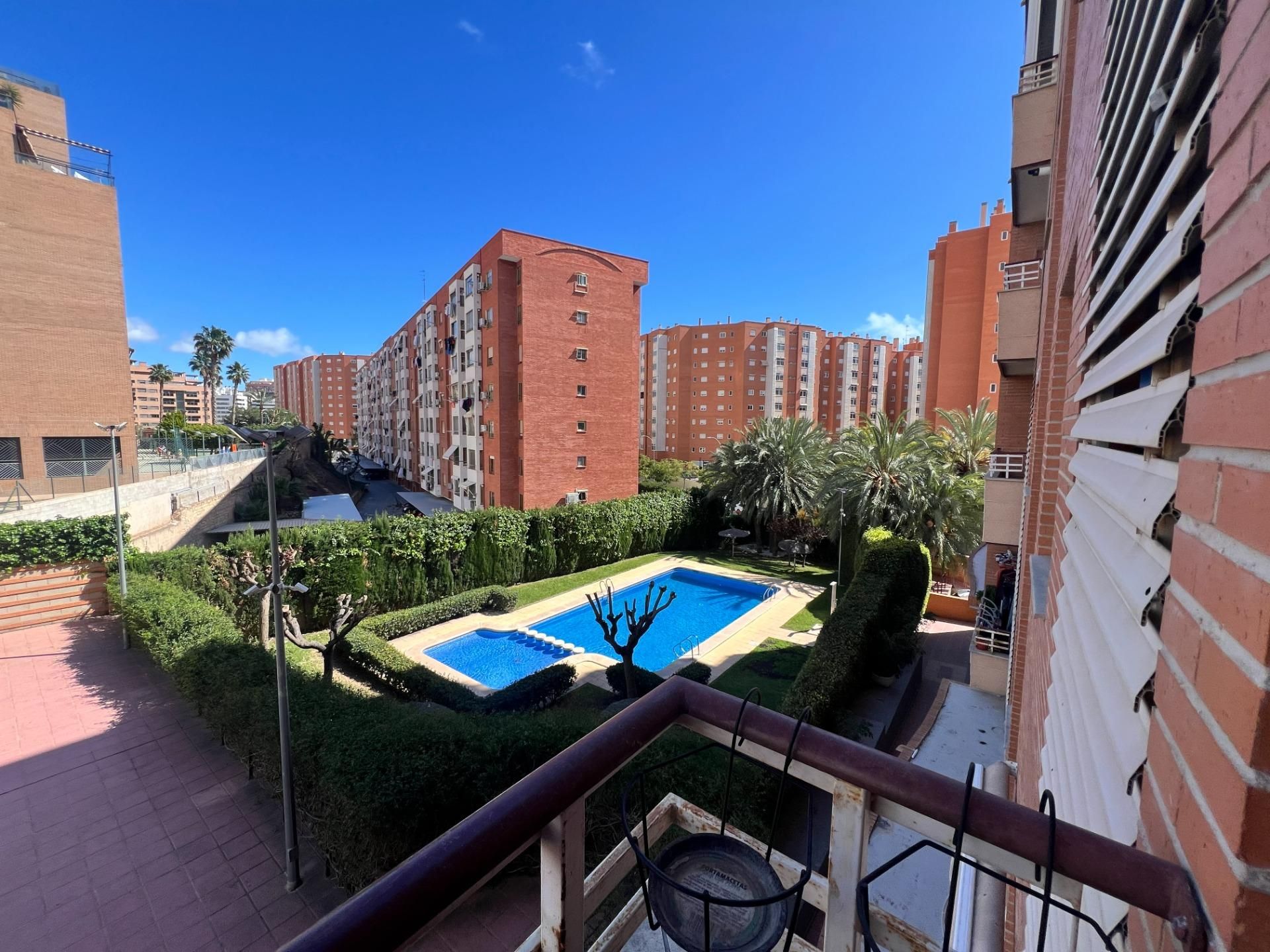 Swimming pool of Flat for sale in Alicante / Alacant  with Balcony and Community pool