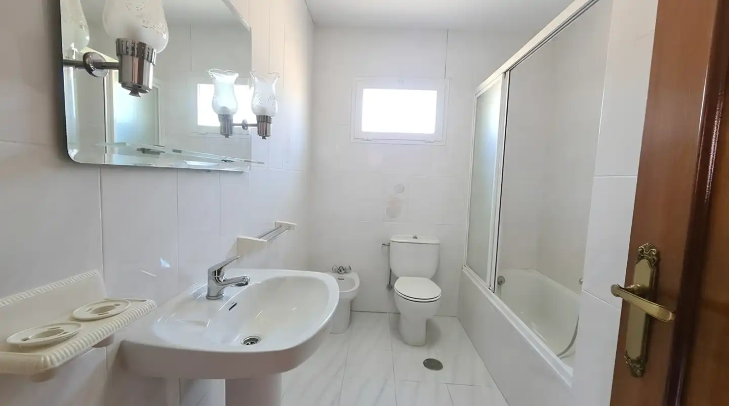 Bathroom of Houses for sale in La Adrada   with Private garden