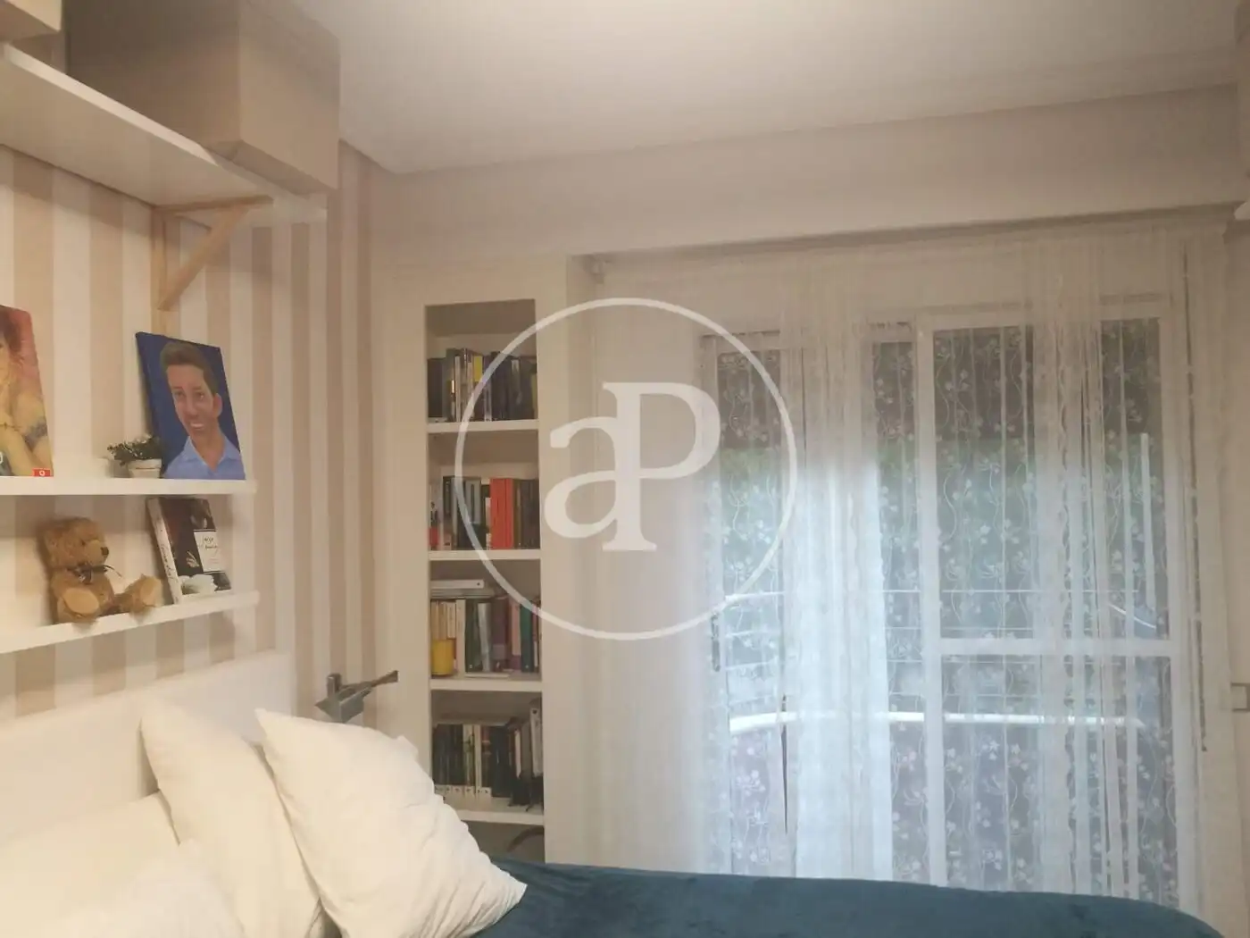 Schlafzimmer von Wohnung zur Miete in Valencia mit Klimaanlage, Möbliert und Balkon
