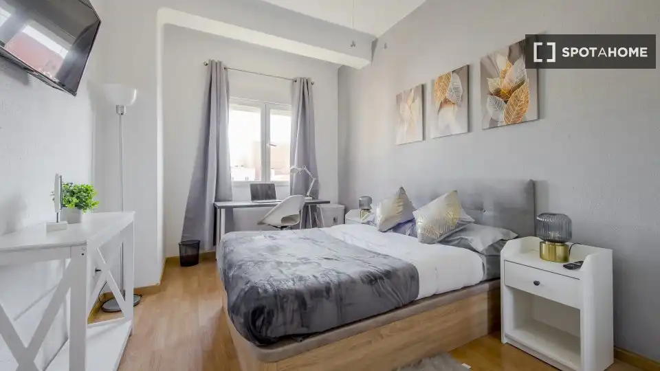 Schlafzimmer von Wohnung zur Miete in Madrid mit Klimaanlage, Heizung und Möbliert