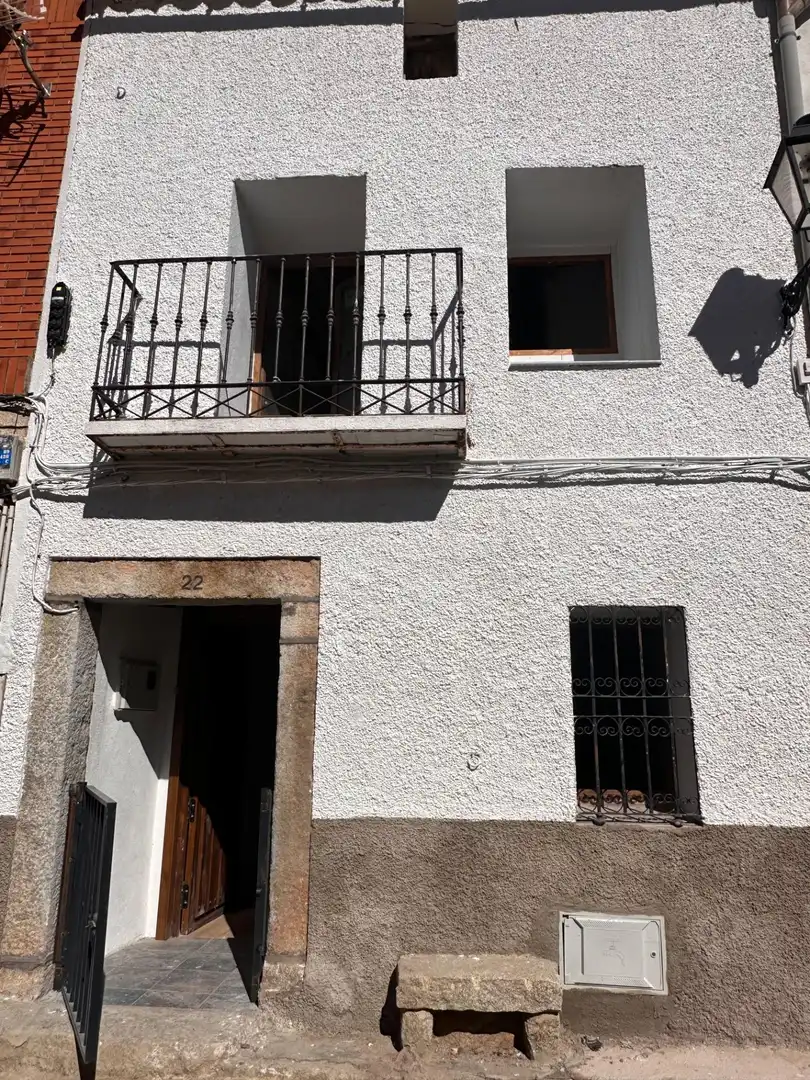 Exterior view of Houses for sale in El Hoyo de Pinares   with Terrace, Storage room and Balcony