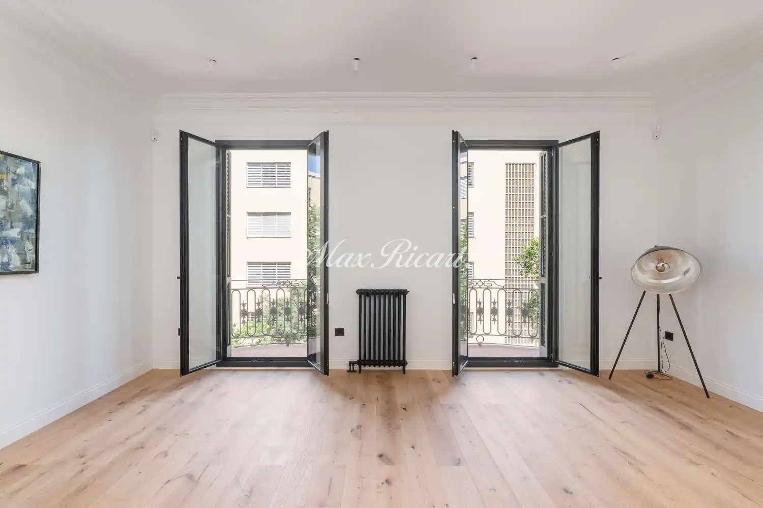 Wohnung zum Verkauf in Barcelona mit Klimaanlage, Heizung und Balkon