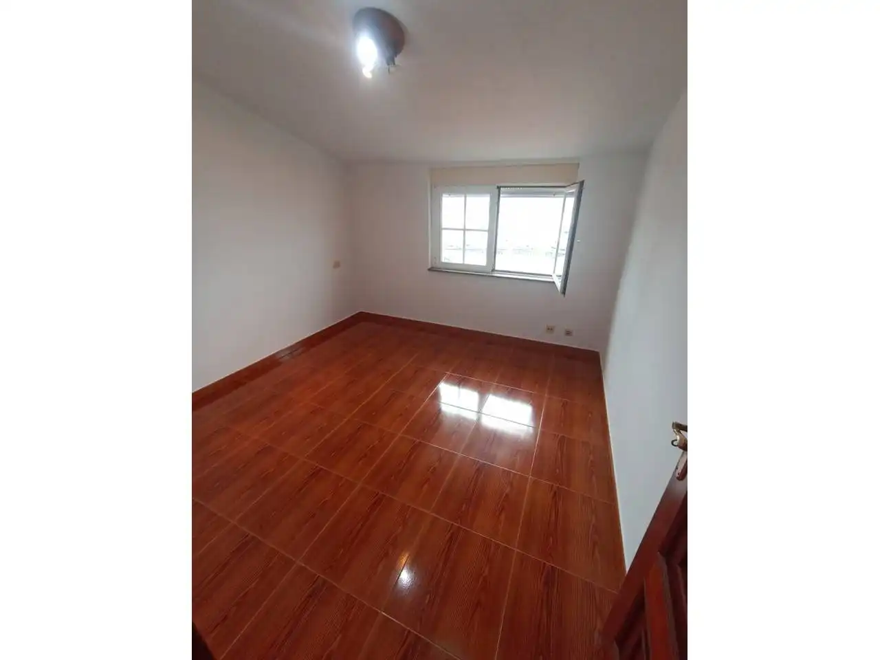 Habitación de Piso en venta en Muros con Amueblado y Alarma