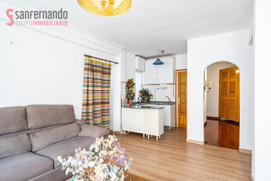 Sala d'estar de Pis en venda en Torrelavega  amb Calefacció i Parquet